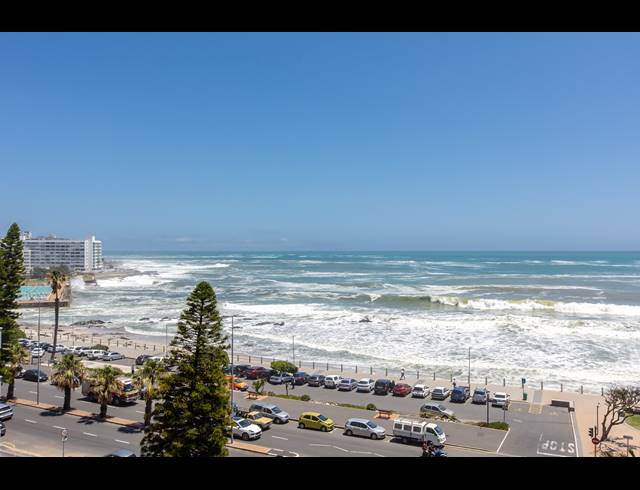 2 BEDROOM APARTMENT TO LET IN SEA POINT